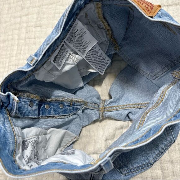 Levis 501 Womens Denim Shorts Light Blue Button Fly Cut Off Size 31 - Picture 11 of 11